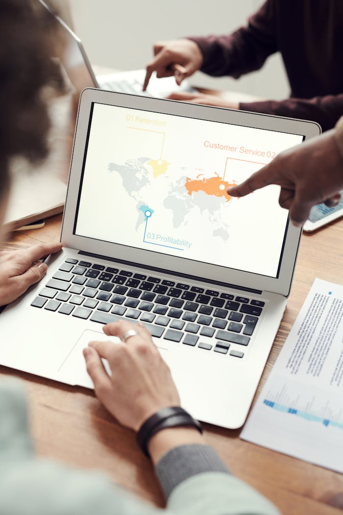 Intermediário comercial em Portugal analisa rotas de transporte internacional — broker de transporte Portugal Açores Europa Nexus Atlântico